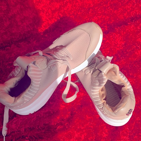 Super Cute DKNY - Picture 7 of 8